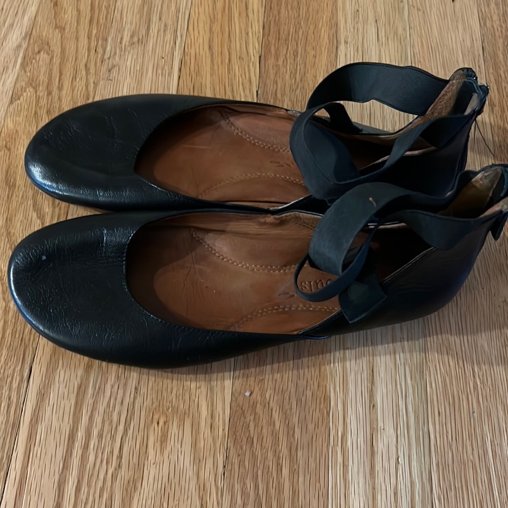 Gentle souls black ballet flat size 9